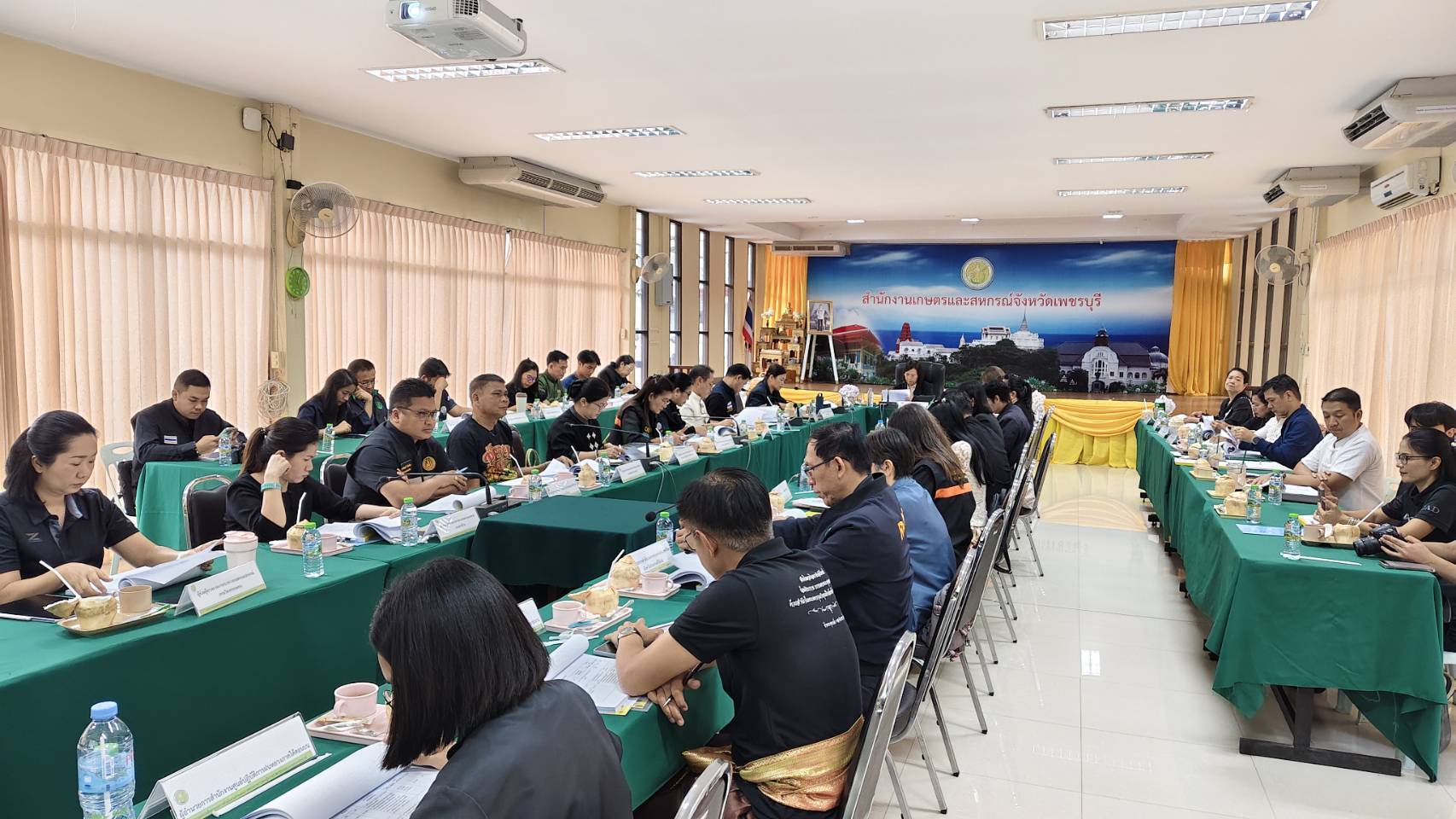 title - ปฏิรูปที่ดินจังหวัดเพชรบุรี พร้อมด้วยนางสาวขวัญใจ เพชรสวน นักวิชาการปฏิรูปที่ดินชำนาญการ ร่วมประชุมการติดตามความก้าวหน้าผลการดำเนินงานตามแผนการตรวจราชการของผู้ตรวจราชการกระทรวงเกษตรและสหกรณ์ ประจำปีงบประมาณ พ.ศ. 2569 รอบที่ 1 ตามแผนการตรวจราชการของผู้ตรวจราชการกระทรวงเกษตรและสหกรณ์ (นางสุวรรณี ศรีสุวรรณ์) ประจำปีงบประมาณ พ.ศ. 2569 รอบที่ 1 เขตตรวจราชการที่ 4 จังหวัดเพชรบุรี